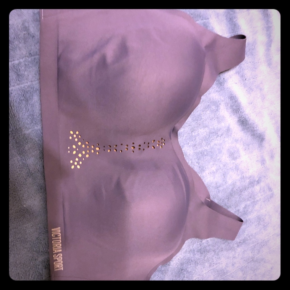 Victoria’s Secret Angel Max sports bra 38DD
